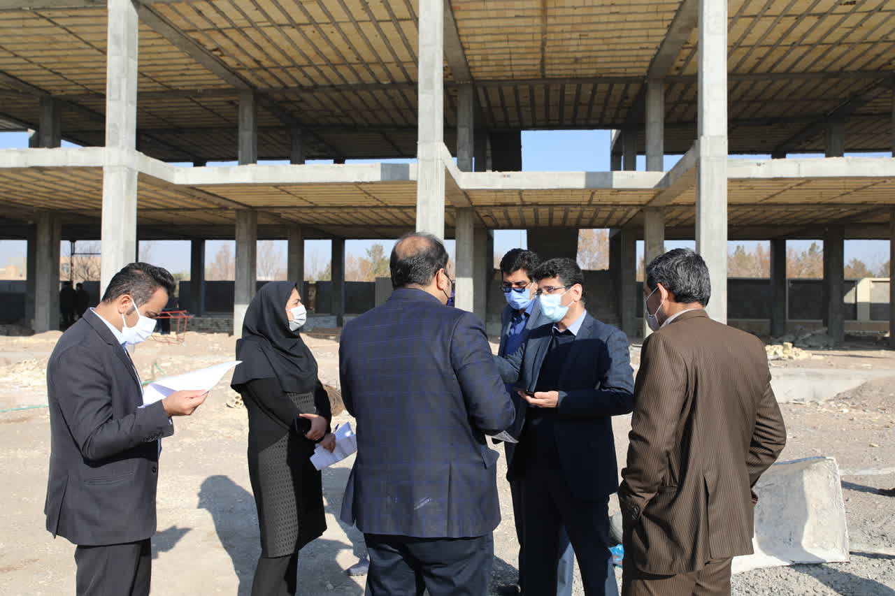 اداره کل نوسازی مدارس استان یزد - باحضور رئیس سازمان مدیریت و برنامه ریزی استان  از مدارس در حال ساخت اردکان بازدید گردید.