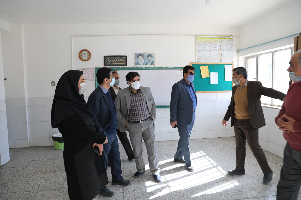 اداره کل نوسازی مدارس استان یزد - باحضور رئیس سازمان مدیریت و برنامه ریزی استان  از مدارس در حال ساخت اردکان بازدید گردید.
